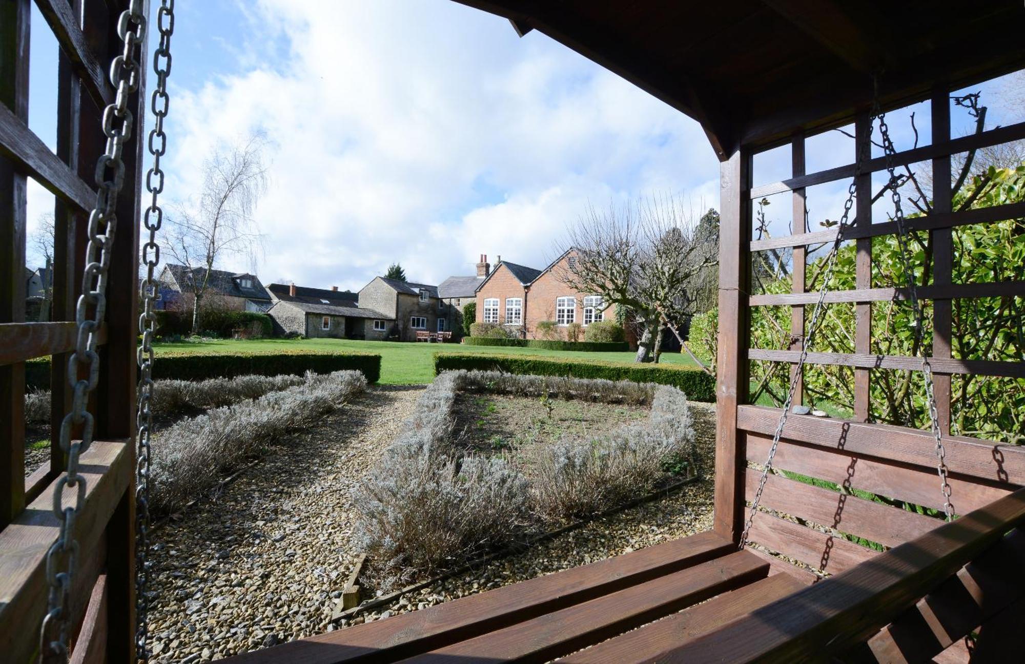 Bed and Breakfast The Old School Bicester Esterno foto